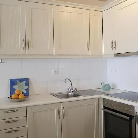 Beachfront 2br - Free Parking Apartment *
