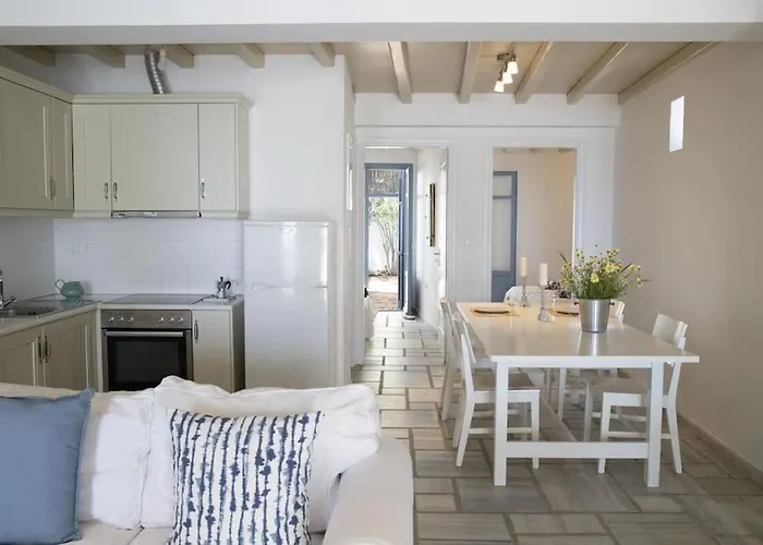 Beachfront 2br - Free Parking